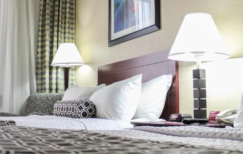 Middleburg Heights Hotel | Crowne Plaza Cleveland Airport by IHG