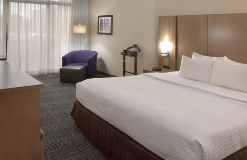 Middleburg Heights Hotel | Crowne Plaza Cleveland Airport by IHG