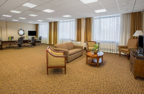 Middleburg Heights Hotel | Crowne Plaza Cleveland Airport by IHG