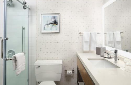 Dallas Hotel | Crowne Plaza Dallas Market Ctr - Love Field, an IHG Hotel