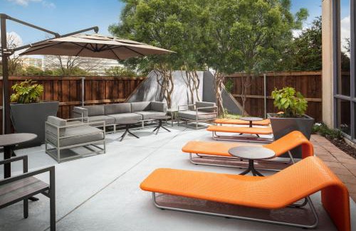 Dallas Hotel | Crowne Plaza Dallas Market Ctr - Love Field, an IHG Hotel