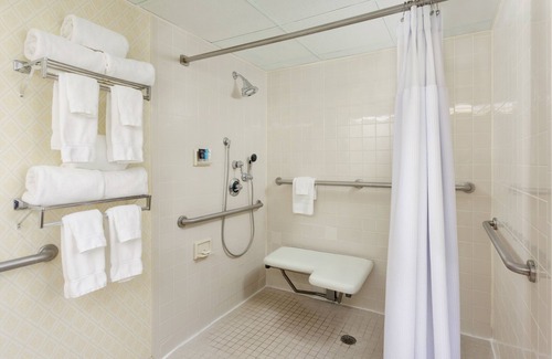 Englewood Hotel | Crowne Plaza Englewood by IHG