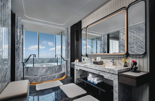 Echeng District Hotel | Crowne Plaza Ezhou by IHG