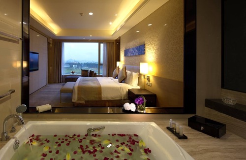 Huadu Hotel | Crowne Plaza Guangzhou Huadu by IHG