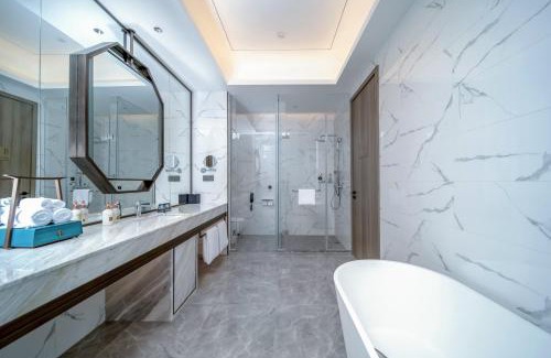 Yuhang District Hotel | Crowne Plaza Hangzhou Linping by IHG