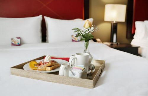The Villages Hotel | Crowne Plaza Houston Galleria Area by IHG