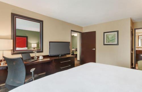 The Villages Hotel | Crowne Plaza Houston Galleria Area by IHG