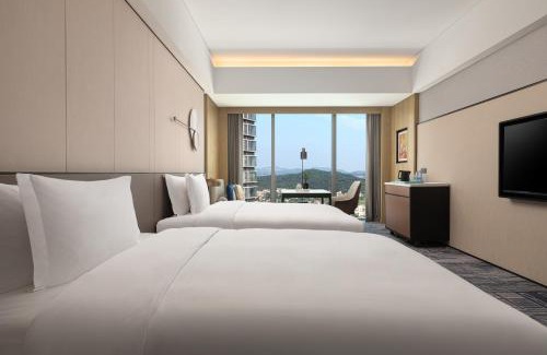Pengjiang Hotel | Crowne Plaza Jiangmen Binjiang by IHG