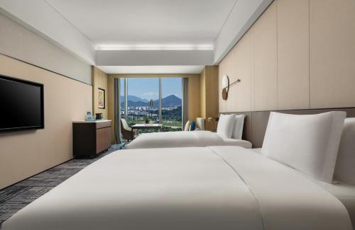 Pengjiang Hotel | Crowne Plaza Jiangmen Binjiang by IHG