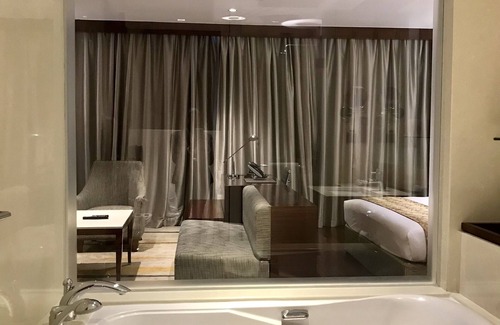 Maradu Hotel | Crowne Plaza Kochi by IHG
