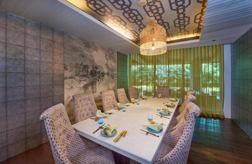 Maradu Hotel | Crowne Plaza Kochi by IHG