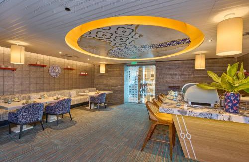 Maradu Hotel | Crowne Plaza Kochi by IHG