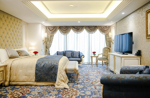 Farwaniya Hotel | Crowne Plaza Kuwait Al Thuraya City by IHG