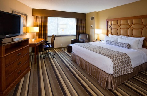 Plymouth Hotel | Crowne Plaza Minneapolis West by IHG