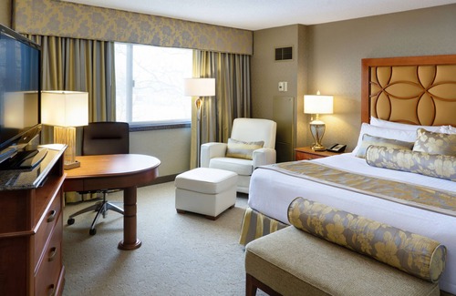 Plymouth Hotel | Crowne Plaza Minneapolis West by IHG