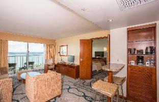 Tumon Hotel | Crowne Plaza Resort Guam