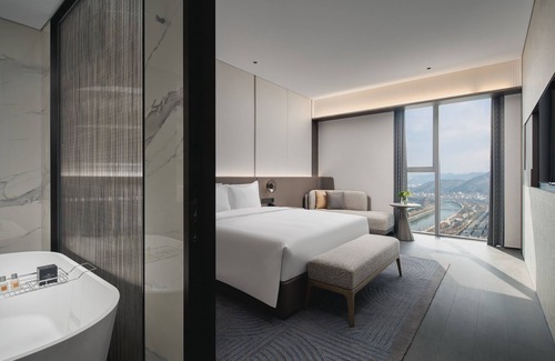 Shangluo Hotel | Crowne Plaza Shangluo by IHG