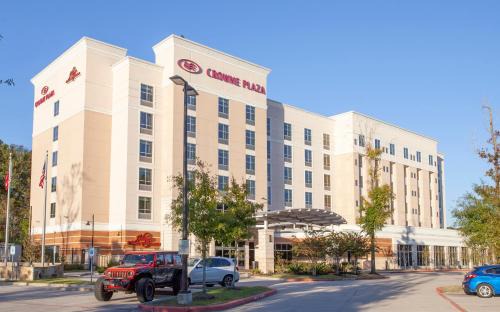 Shenandoah Hotel | Crowne Plaza Shenandoah - The Woodlands Area by IHG