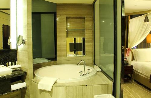 Longgang Hotel | Crowne Plaza Shenzhen Longgang City Centre by IHG