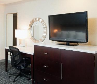 Springfield Hotel | Crowne Plaza Springfield Convention Center by IHG