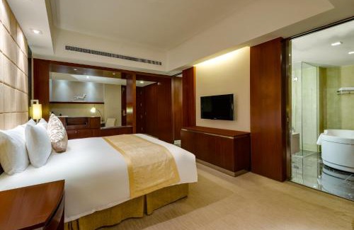 Laishan Hotel | Crowne Plaza Yantai Sea View by IHG