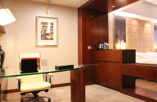 Laishan Hotel | Crowne Plaza Yantai Sea View by IHG