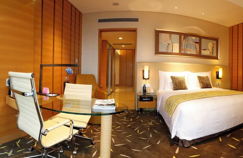 Nanqu Subdistrict Hotel | Crowne Plaza Zhongshan Wing on City by IHG