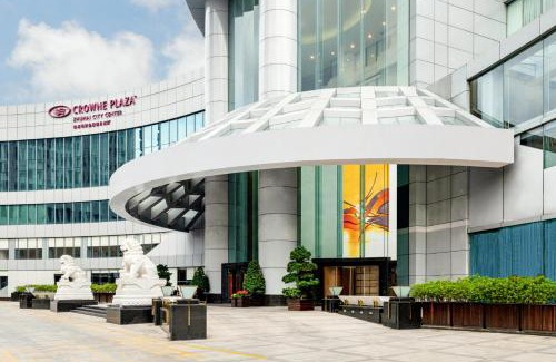 Zhuhai Jida Hotel | Crowne Plaza Zhuhai City Center by IHG - offers free one-way shuttle to Chimelong Ocean Kingdom