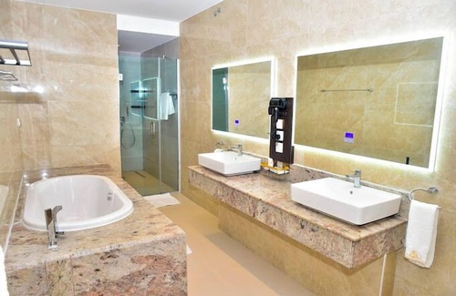 Ozuaha Hotel | Crownsville Hotel - Airport Road