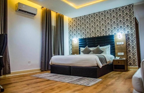 Ozuaha Hotel | Crownsville Hotel - Airport Road