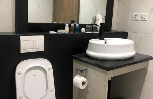 Ozuaha Hotel | Crownsville Hotel - Airport Road