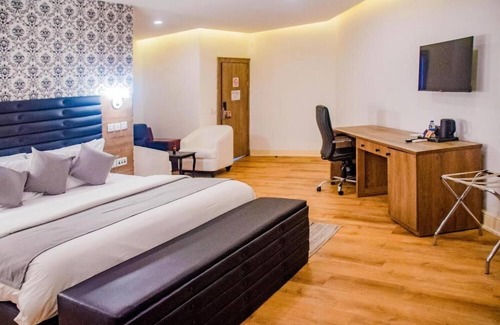 Ozuaha Hotel | Crownsville Hotel - Airport Road