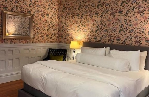 University South Hotel | Crowper Inn