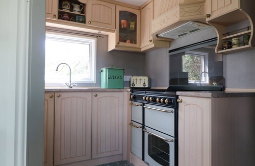 Gloucester Cottage | CROWS CABIN, pet friendly, character holiday cottage in Gloucester