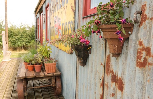 Gloucester Cottage | CROWS CABIN, pet friendly, character holiday cottage in Gloucester