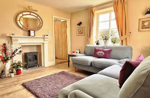 Colchester Cottage | CROWS HALL IS AN IDYLLIC RETREAT IN BEAUTIFUL COUNTRYSIDE AN HOUR FROM LONDON.