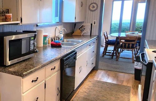 Port Angeles House | Crows Nest Charming Vintage Retreat, Harbor View