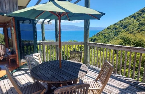 Tata Beach House | Crows Nest - Tata Beach Holiday Home
