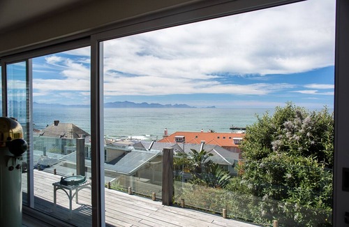 Redhill Apartment | Crows Nest, The heart of Kalk Bay