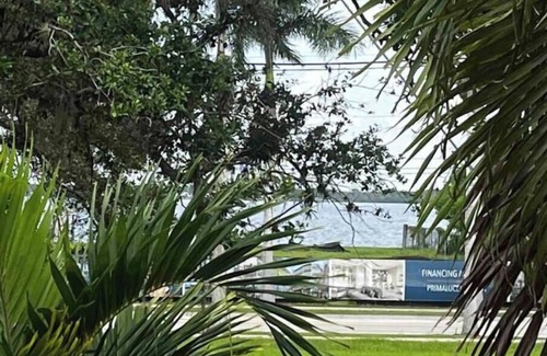 Fort Myers River District Apartment | Crow’s Nest