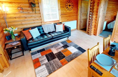 Croyde Ski Chalet | CROYDE RANCH CHALET | 2 Bedrooms | Croyde | Sleeps 4+