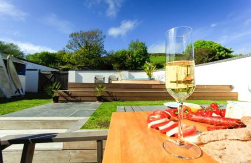 Croyde House | CROYDE WISTERIA COTTAGE 4 Bedrooms