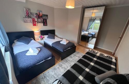Broad Green Apartment | Croydon apartment with parking