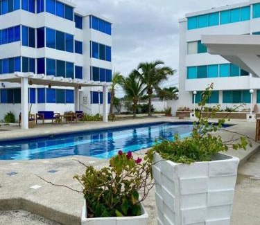 Crucita Apartment | Crucita con Guardianía y acceso a Playa Privada y Piscina