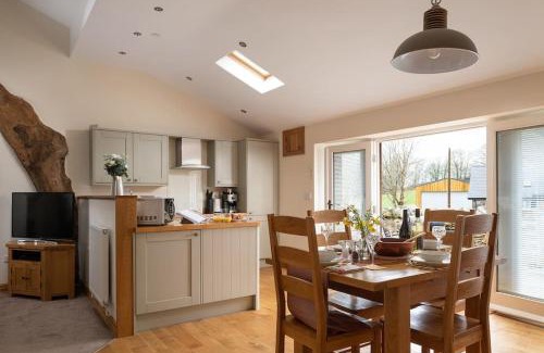 Eglwysbach House | CRUCK BARN - Beautiful Renovated Barn within the Countryside