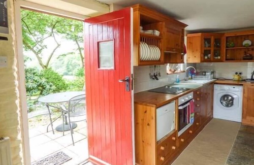 Llanwrda Cottage | CRUD-Y-BARCUD, pet friendly, character holiday cottage in Pumsaint