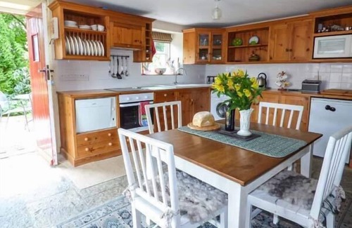 Llanwrda Cottage | CRUD-Y-BARCUD, pet friendly, character holiday cottage in Pumsaint