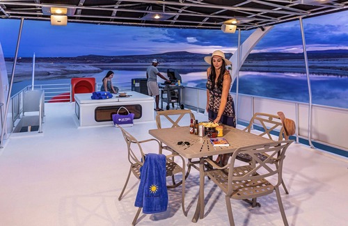 Wahweap Boat Rental | Cruise into Paradise: Lake Powell Houseboat Escape!