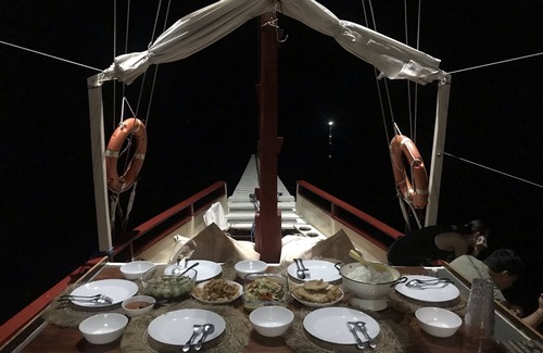 Labuan Bajo Boat Rental | Cruise on gorgeous Indonesian Phinisi Boat