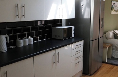 Netley Apartment | Cruise, Relax, Explore. 2BR Free parking 10min to boat show, cruise port. 5* 2br